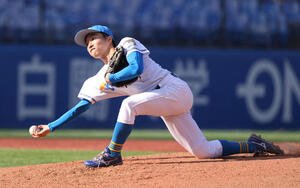 法大対東大　4回から登板した東大･渡辺(撮影･柴田隆二)