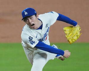ドジャース対ブルージェイズ　8回途中から登板したドジャース佐々木(撮影･菅敏)