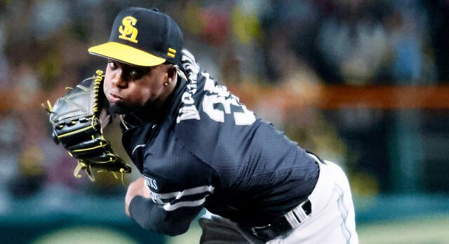 力投するソフトバンク先発のモイネロ＝米田怜央撮影