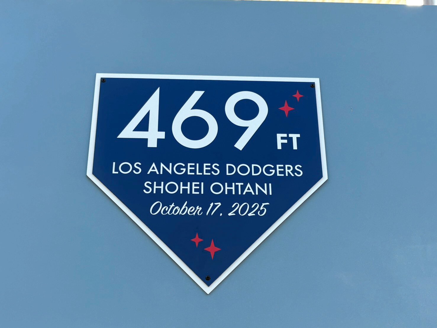 大谷翔平の場外本塁打を記念したプレート