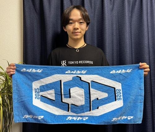 25－26年シーズンのエキシビション曲名を｢フロストライン｣と発表したフィギュアスケート男子の鍵山優真。今季バナータオルも紹介