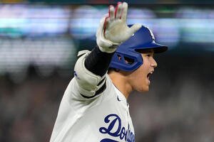 ドジャース大谷翔平はブルージェイズ戦7回に同点ソロ本塁打を放った(AP)