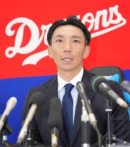 ヘッドコーチ就任が決まり会見する嶋基宏氏(撮影･森本幸一)
