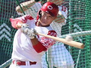 打撃練習をする田村(撮影･加藤孝規)