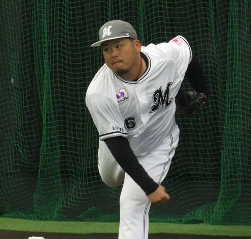 ブルペン入りした沢田(撮影･星夏穂)