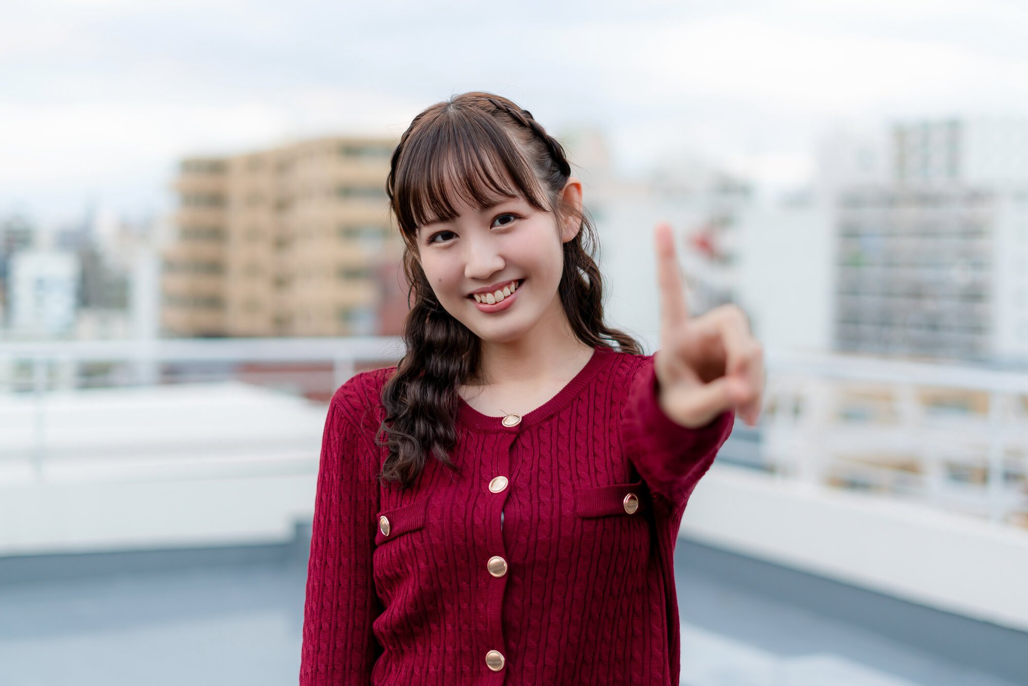 芸能活動10年の節目を迎えた西村菜那子さん=小松隆次郎撮影