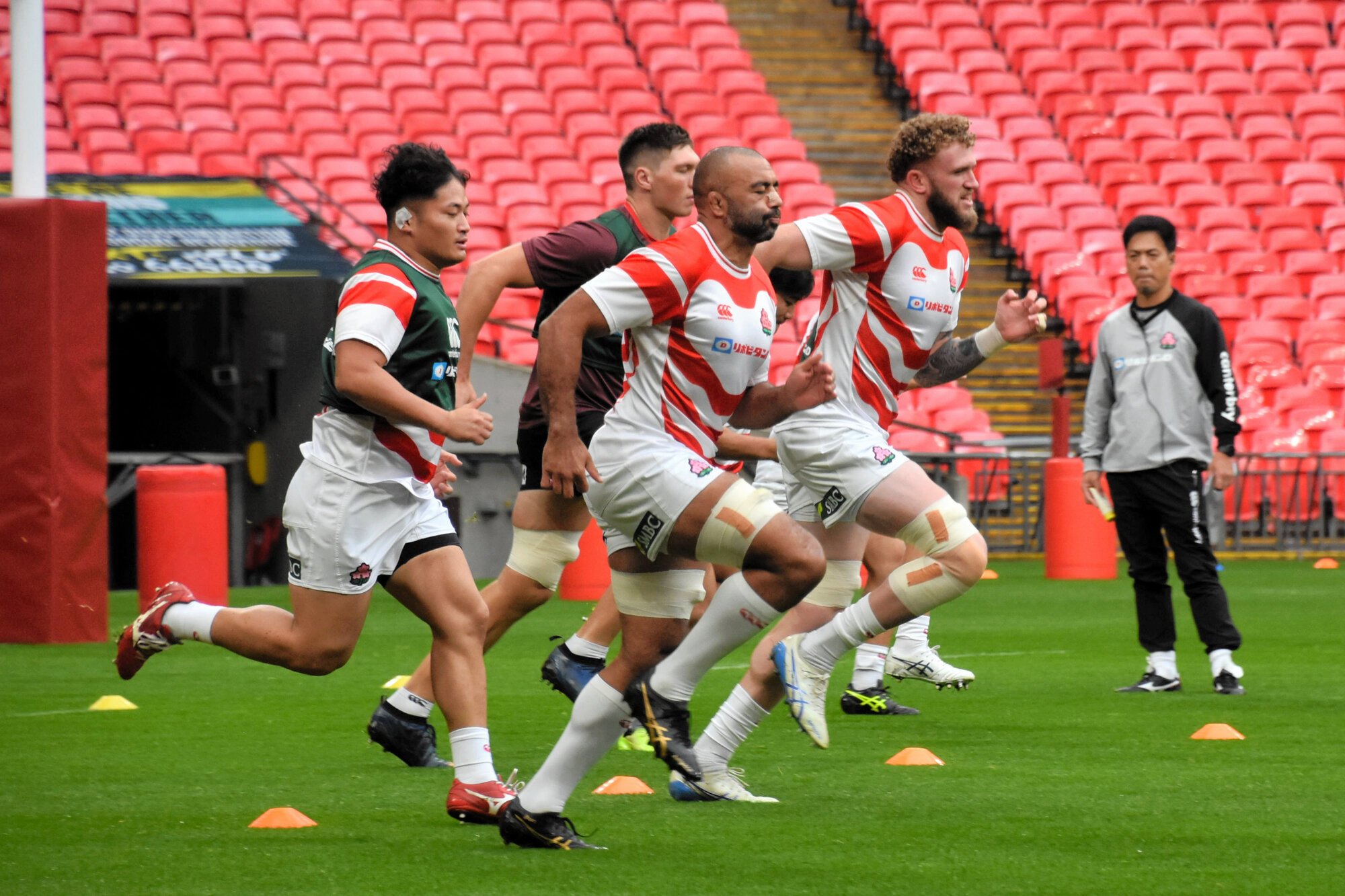 前日練習に臨むラグビー日本代表=ロンドン･ウェンブリー競技場、藤野隆晃撮影