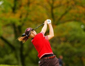 16番、ティーショットに臨む渋野(撮影･垰建太)