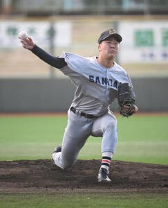 立命大対京産大　先発する京産大･田村(撮影･和賀正仁)