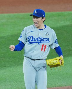 ブルージェイズ対ドジャース　8回から登板し、気迫の投球を見せる佐々木(撮影･菅敏)