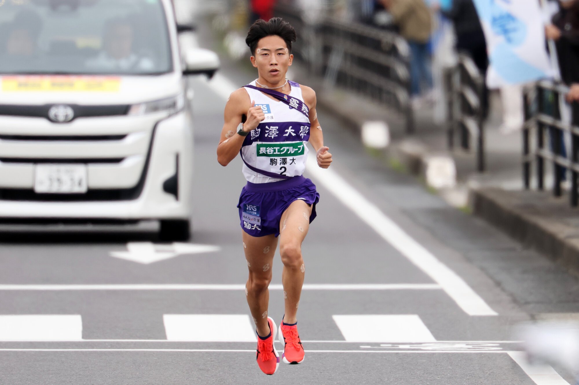 6区、先頭を走る駒大の村上響=有元愛美子撮影