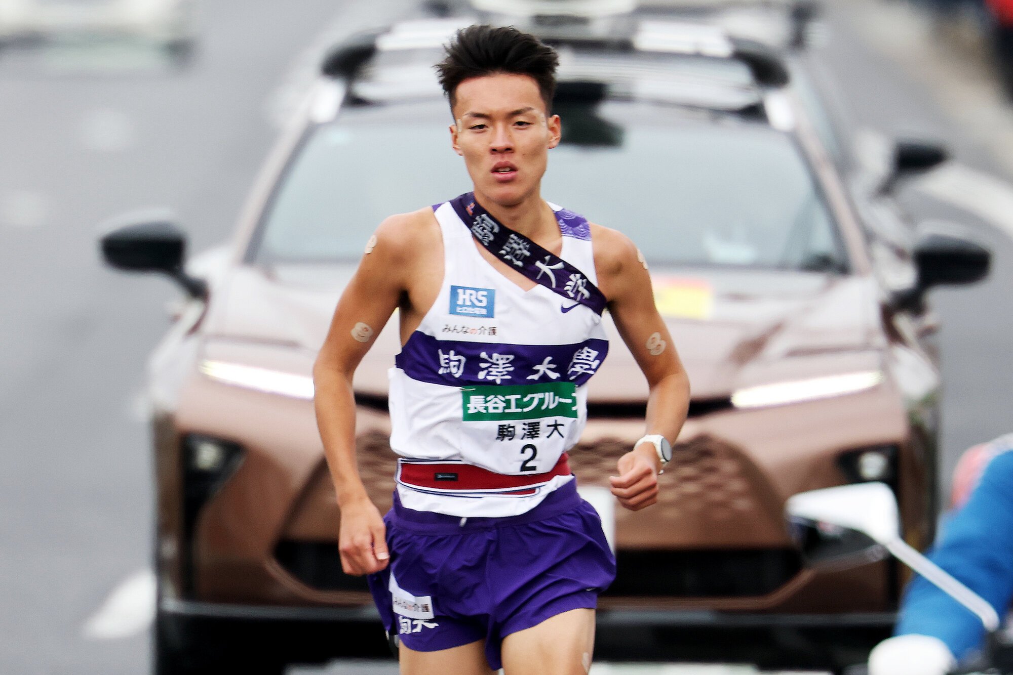 7区、先頭を走る駒大の佐藤圭汰=有元愛美子撮影