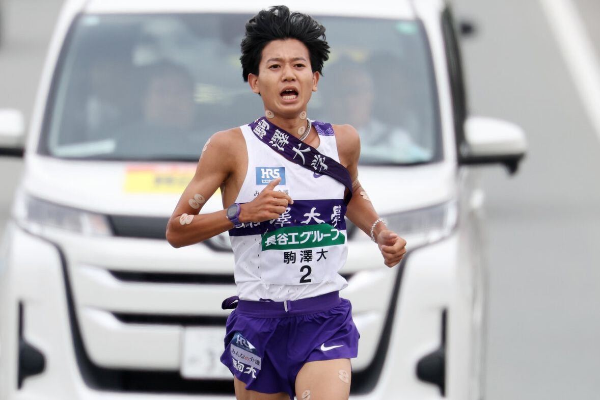 5区、後続を突き放して先頭を走る駒大の伊藤蒼唯=有元愛美子撮影