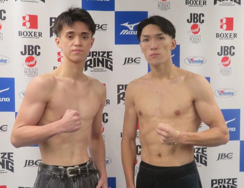 東日本新人王スーパーライト級決勝の計量パスした磯谷広太(左)と落合昭斗