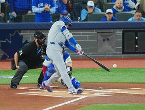 ブルージェイズ対ドジャース　1回表ドジャース無死、中前打を放つ大谷撮影･菅敏)