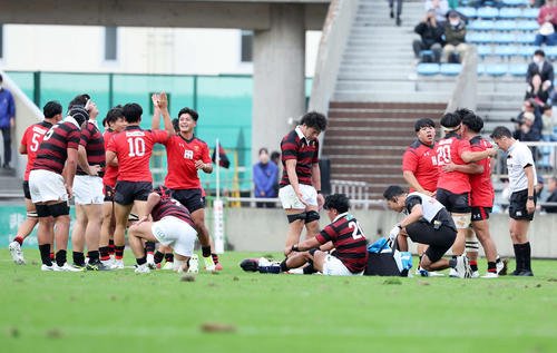 早大対帝京大　勝利し喜ぶ帝京大の選手たち(撮影･鈴木正人)
