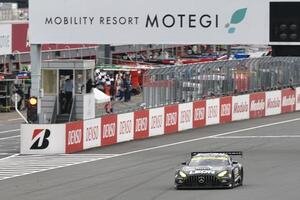GT300クラス年間優勝を果たした65号車(撮影･宮地輝)