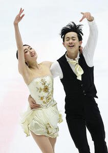 フリーダンスで演技する櫛田(左)、島田組(撮影･前田充)