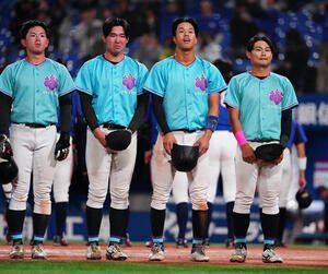 筑波大対神奈川大　神奈川大に敗れ、整列する筑波大･岡城(左から3人目)(撮影･鈴木みどり)