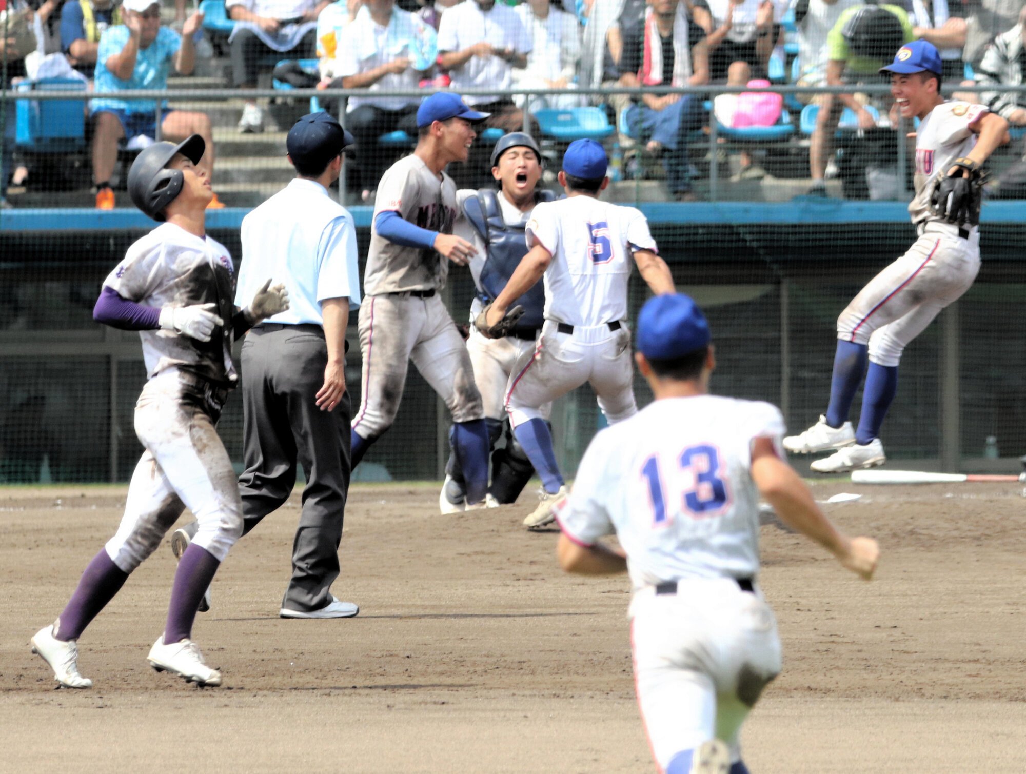 昨夏の茨城大会決勝。明秀日立が藤代に勝利し、甲子園出場を決めた=2025年7月27日、ノーブルスタ水戸、後藤隆之撮影
