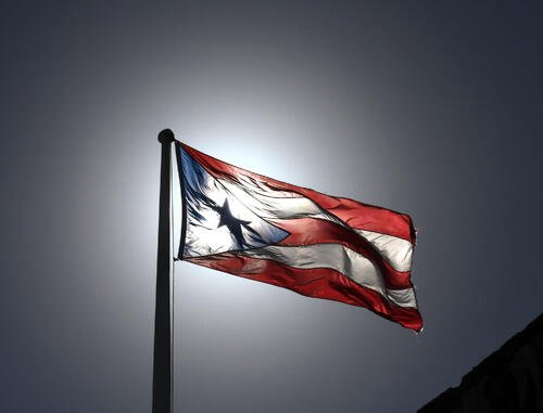 プエルトリコの国旗(2016年12月撮影)