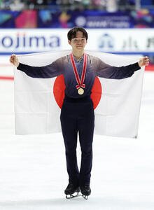 25年NHK杯、男子シングルで優勝した鍵山優真