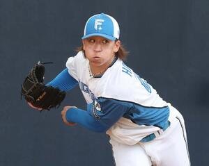 ブルペンで投球する日本ハム細野(撮影･黒川智章)