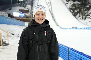 公式練習で笑顔を見せる丸山(撮影･パオロ　ヌッチ)