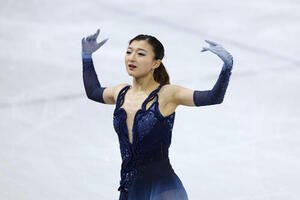 団体女子SPで演技する坂本(撮影･前田充)