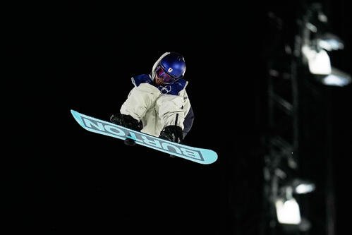 男子ビッグエア予選に臨む荻原大翔(AP)