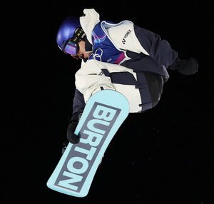 スノーボード男子ビッグエア予選、荻原大翔の2本目の演技＝関田航撮影