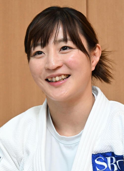 インタビューに応じる角田夏実(撮影･千葉一成)