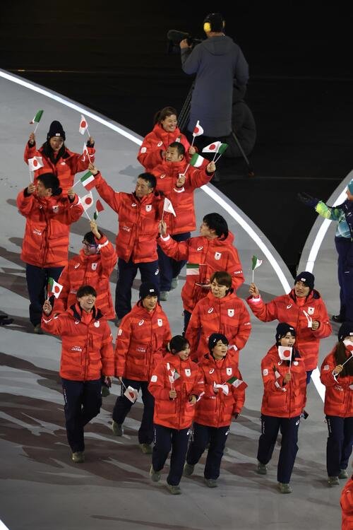 開会式で行進する日本選手団(撮影･前田充)