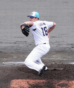 ライブBPで登板するヤクルト奥川(撮影･鈴木正人)　