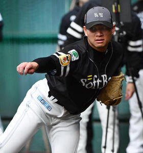 ブルペンで投げ込むソフトバンク徐(撮影･岩下翔太)