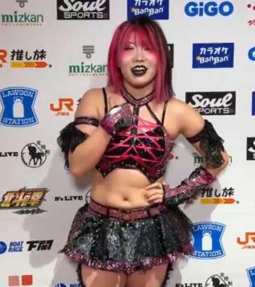 フワちゃんに勝利した吏南(スターダムワールド公式Xから)