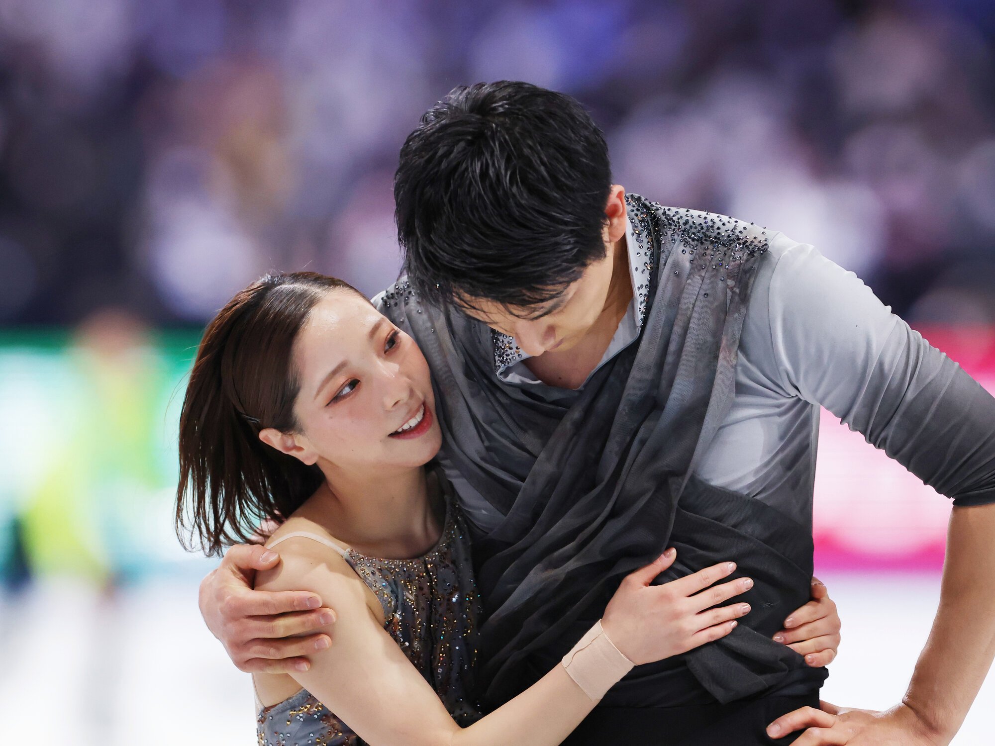フィギュアスケートペアの三浦璃来(左)と木原龍一