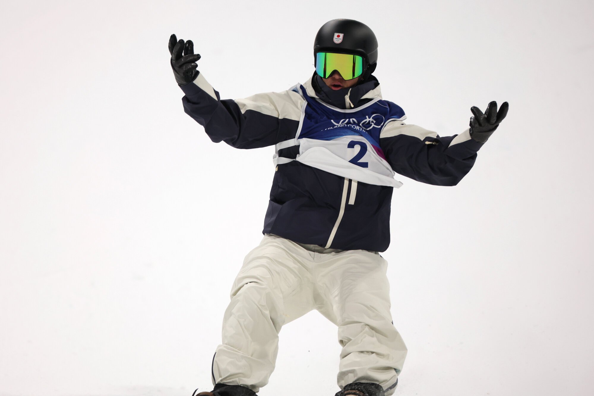 男子ビッグエア決勝、1本目の演技を終えて喜ぶ木俣椋真=関田航撮影