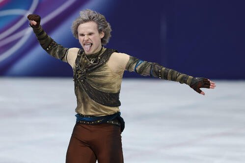 団体男子SPで演技するマリニン(撮影･前田充)