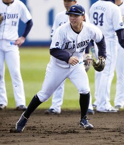 内野守備練習をする西武金子(撮影･小島史椰)