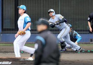 日本ハム対阪神　3回表阪神2死、森下は右飛を打ち上げる。投手畔柳(撮影･加藤哉)