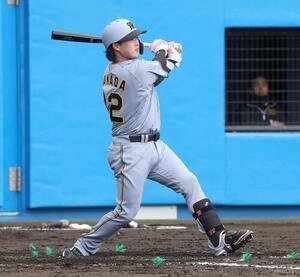 日本ハム対阪神　4回表阪神2死、左越え本塁打を放つ浜田(撮影･黒川智章)