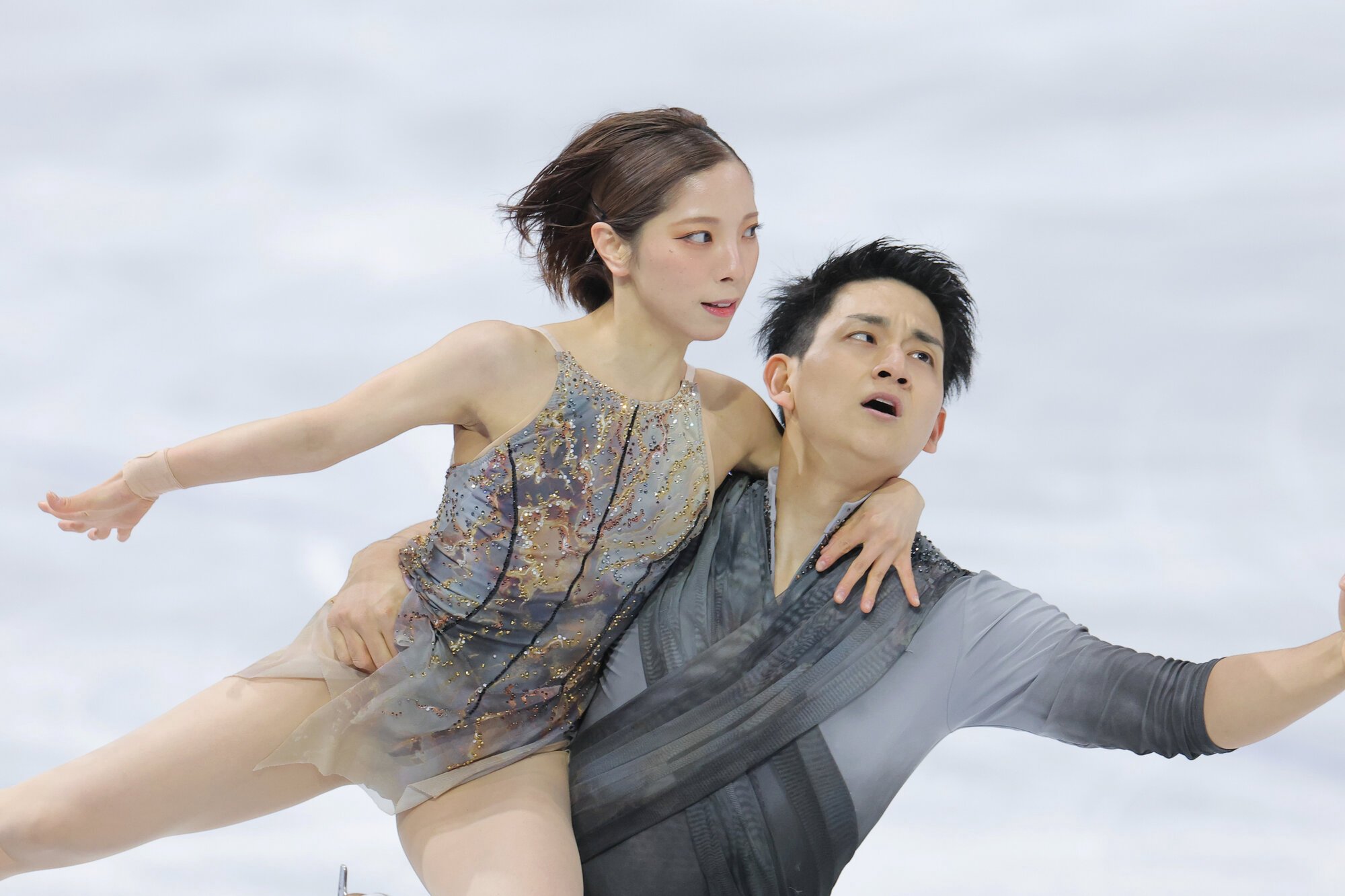 フィギュア団体ペアフリーで演技する三浦璃来、木原龍一組=西岡臣撮影