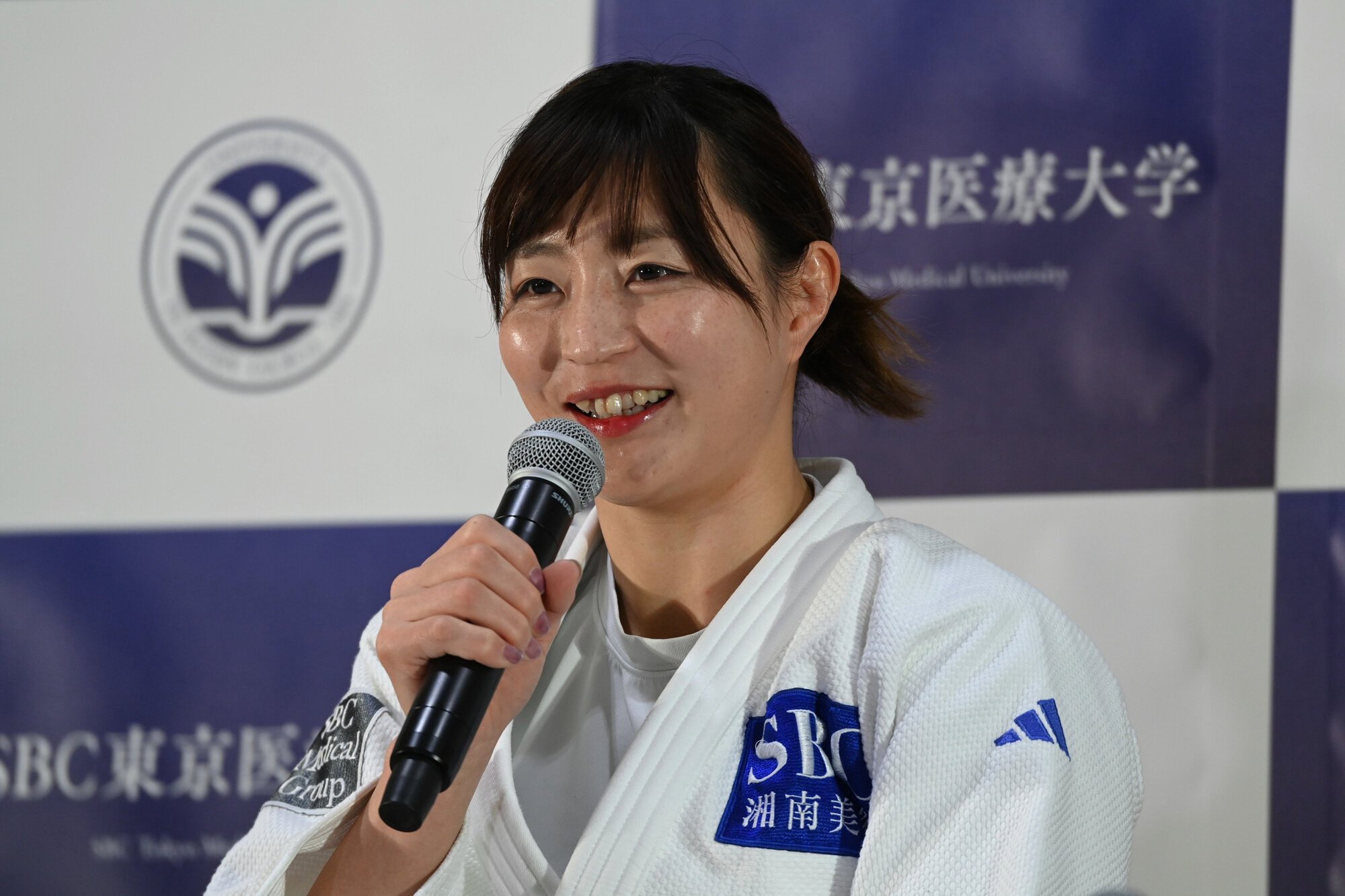 記者会見で記者の質問に答える角田夏実=2026年1月30日午後1時26分、千葉県浦安市、相場郁朗撮影