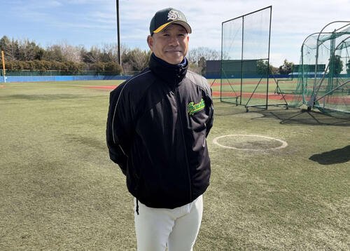 2月1日に母校、専大の監督に就任し、練習公開で笑顔を見せる町田新監督(撮影･保坂淑子)