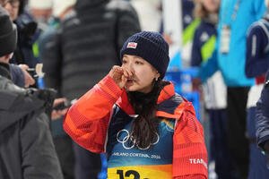 ジャンプ混合団体で銅メダルを獲得し感極まる高梨(撮影･パオロ　ヌッチ)