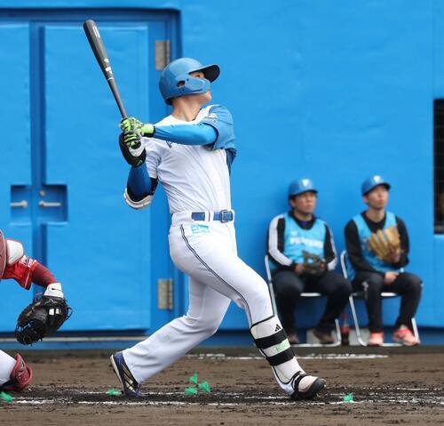 日本ハム対楽天　2回裏日本ハム1死、中越え本塁打を放つ清宮幸(撮影･黒川智章)