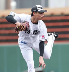 ライブBPで登板するロッテ毛利(撮影･宮地輝)