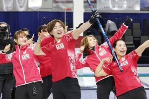 昨年12月、最終予選で五輪出場を決めたカーリング女子日本代表｢フォルティウス｣の選手たち