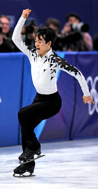 男子SPで演技する鍵山優真＝いずれも西岡臣撮影